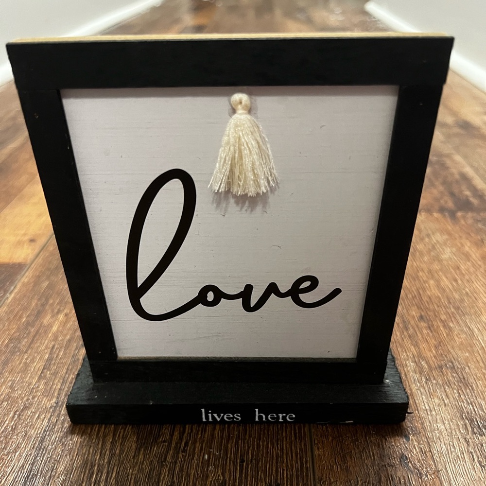 💜Brand New💜 Wooden Tassel Table Decor